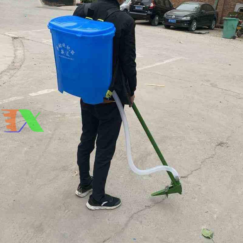 Cuốc bón phân dạng thùng